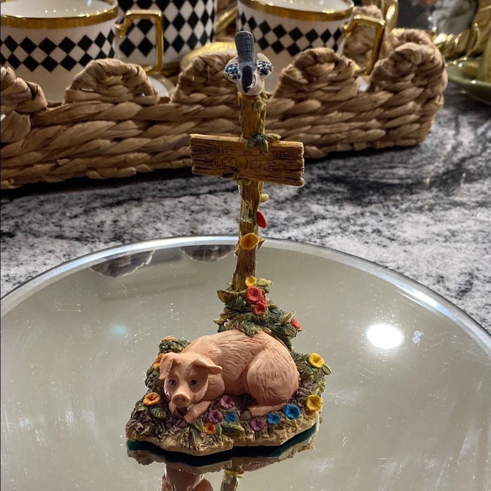 Vintage Handmade 1990 Lowell Davis “Don’t Pick The Flowers “ Pig Figurine!